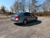 Gebraucht BMW 318 143 PS (105 kW) 2011 Grau Limousine