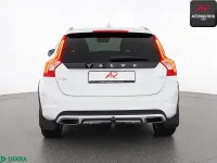 Gebraucht Volvo V60 CC 150 PS (110 kW) 2019 Ice white, solid / solid Kombi