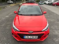 Gebraucht Hyundai i20 Select 75 PS (55 kW) 2019 Rot Kleinwagen