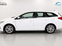 Gebraucht Toyota Auris Hybrid Executive 136 PS (100 kW) 2014 Super white Kombi