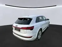 Gebraucht Audi e-tron Ambiente 369 kW (503 PS) 2022 Gletscherweiß metallic SUV