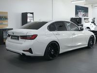 Gebraucht BMW 318 150 PS (110 kW) 2019 Weiß Limousine