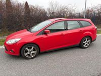 Gebraucht Ford Focus Trend 95 PS (69 kW) 2012 Rot Limousine