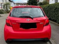 Gebraucht Toyota Yaris 69 PS (50 kW) 2015 Rot Kleinwagen