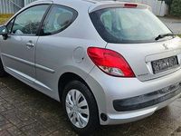 Gebraucht Peugeot 207 73 PS (53 kW) 2010 Silber Limousine