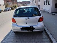 Gebraucht Toyota Yaris 85 PS (62 kW) 2004 Grau Limousine