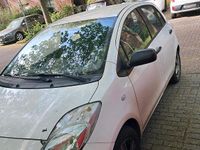 Gebraucht Toyota Yaris 69 PS (50 kW) 2010 Weiß Kleinwagen