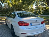 Gebraucht BMW 320 184 PS (135 kW) 2013 Weiß Limousine