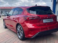 Gebraucht Ford Focus ST-Line X 155 PS (114 kW) 2023 Rot Limousine