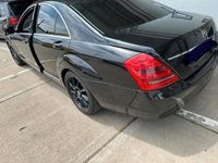 Second-hand Mercedes 320 2006 Negru Berlinǎ