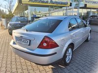 Gebraucht Ford Mondeo Ghia 125 PS (91 kW) 2002 Kristallsilber metal (metallic) Limousine