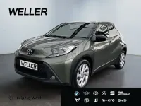 Gebraucht Toyota Aygo 72 PS (52 kW) 2022 Cardamon green / night sky black (gruen) Kleinwagen