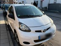 Gebraucht Toyota Aygo 68 PS (50 kW) 2011 Weiß Kleinwagen
