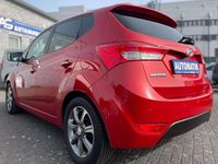 Gebraucht Hyundai ix20 125 PS (91 kW) 2016 Ultimate red / mic Kleinwagen