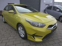 Gebraucht Kia Ceed Edition 7 101 PS (74 kW) 2023 (g2y) splash lemon met. Kleinwagen