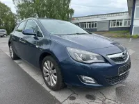 Używany Opel Astra Innovation 101 KM (74 kW) 2011 Niebieski Sedan/Limuzyna