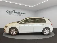 Gebraucht VW Golf VIII Life 131 PS (96 kW) 2024 Weiß Limousine