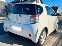 Gebraucht Toyota iQ 68 PS (50 kW) 2011 Weiß Kleinwagen