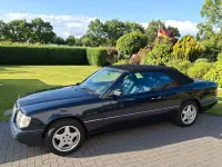 Gebraucht Mercedes E200 136 PS (100 kW) 1997 Blau Cabrio