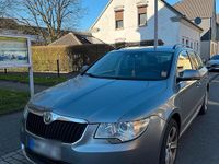 Gebraucht Skoda Superb 122 PS (89 kW) 2011 Grau Kombi