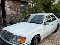 Gebraucht Mercedes E250 90 PS (66 kW) 1991 Weiß Limousine