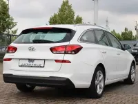 Gebraucht Hyundai i30 Trend 120 PS (88 kW) 2018 Weiß Kombi