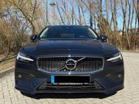Gebraucht Volvo V60 Momentum 150 PS (110 kW) 2020 Blau Kombi