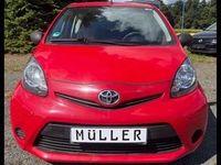 Gebraucht Toyota Aygo Basis 68 PS (50 kW) 2014 Rot Kleinwagen