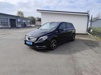 Używany Mercedes B250 211 KM (155 kW) 2012 Czarny Minivan
