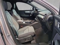 Neu Volvo XC40 Plus 163 PS (119 kW) 2026 Silber (aurora silver / metallic) SUV