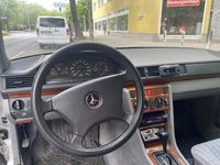 Gebraucht Mercedes E230 132 PS (97 kW) 1991 Silber Limousine