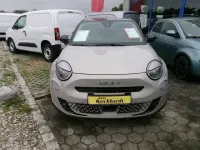Neu Fiat 600E La Prima 114 kW (156 PS) 2025 Beige Limousine