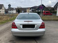 Gebraucht Mercedes E220 150 PS (110 kW) 2005 Silber Limousine