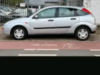 Usado Ford Focus 101 CV (74 kW) 2001 Plateado Utilitario