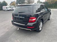 Używany Mercedes ML350 211 KM (155 kW) 2009 Czarny SUV
