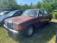 Gebraucht Mercedes 240 72 PS (52 kW) 1981 Rot Limousine