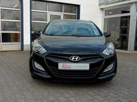 Gebraucht Hyundai i30 Edition 99 PS (72 kW) 2013 Schwarz Limousine