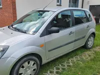 Używany Ford Fiesta 70 KM (51 kW) 2007 Srebrny Hatchback