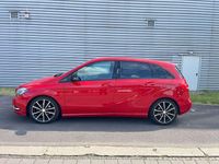 Gebraucht Mercedes B180 AMG 109 PS (80 kW) 2013 Rot Van / Kleinbus