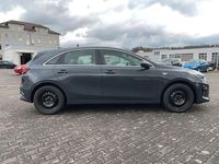Gebraucht Kia Ceed Vision 140 PS (102 kW) 2019 Grau Kleinwagen