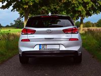 Gebraucht Hyundai i30 110 PS (80 kW) 2017 Silber Limousine