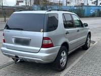 Gebraucht Mercedes ML270 163 PS (119 kW) 2004 Silber SUV