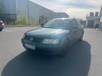 Gebraucht VW Passat 101 PS (74 kW) 2000 Grün Limousine