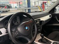 Gebraucht BMW 318 143 PS (105 kW) 2009 Schwarz Limousine