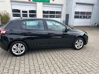 Gebraucht Peugeot 308 Active 131 PS (96 kW) 2017 Schwarz Limousine