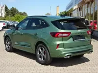 Usado Ford Kuga ST-Line X 182 HP (133 kW) 2024 Verde SUV