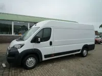 Gebraucht Peugeot Boxer 140 PS (102 kW) 2021 Lackierung weiss icy Van