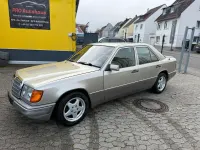 Gebraucht Mercedes E200 75 PS (55 kW) 1992 Grau Limousine