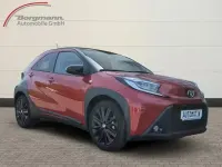 Gebraucht Toyota Aygo X Style 72 PS (52 kW) 2024 3u4)/ black mica (209) (rot SUV