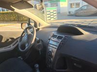 Gebraucht Toyota Yaris Cool 69 PS (50 kW) 2009 Rot Limousine